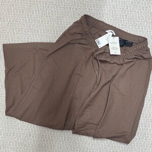 HM Maternity & Postpartum Pant - brand new - never worn